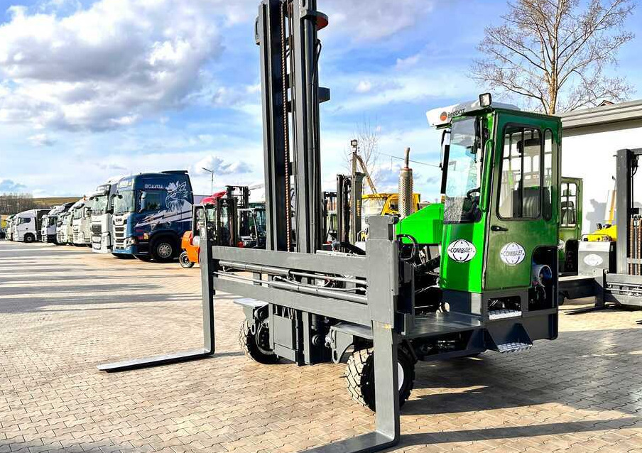 Combilift C5000XL / LPG / AIR CONDITIONING / WIDE POSITIONER / DUPLEX MAST / ADJUSTABLE FORKS / NEW TIRES / EXCELLENT CONDITION! - Stivuitor cu catarg retractabil, cu schimbare rapidă de direcţie: Foto 1 Combilift C5000XL / LPG / AIR CONDITIONING / WIDE POSITIONER / DUPLEX MAST / ADJUSTABLE FORKS / NEW TIRES / EXCELLENT CONDITION! - Stivuitor cu catarg retractabil, cu schimbare rapidă de direcţie: Foto 1
