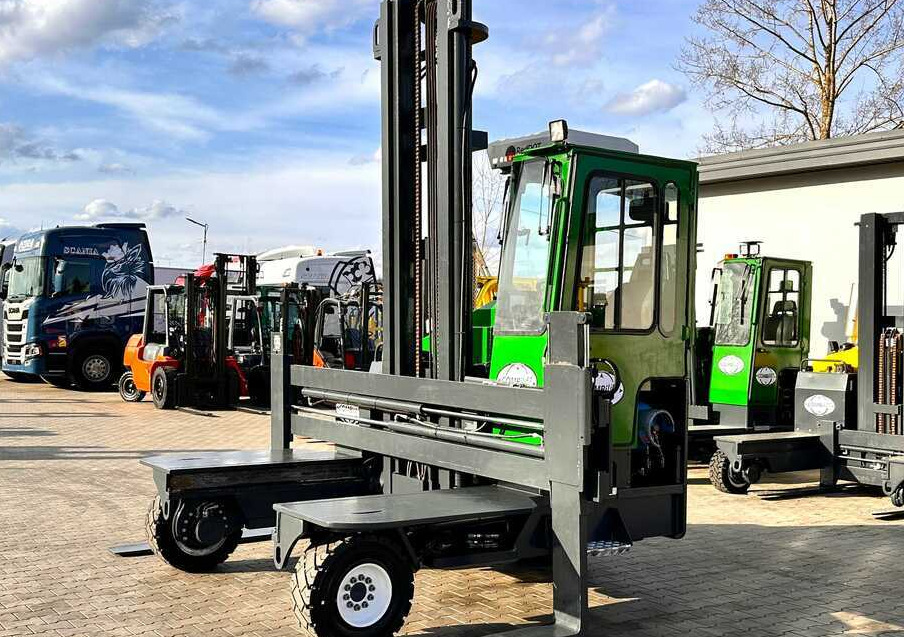 Combilift C5000XL / LPG / AIR CONDITIONING / WIDE POSITIONER / DUPLEX MAST / ADJUSTABLE FORKS / NEW TIRES / EXCELLENT CONDITION! - Stivuitor cu catarg retractabil, cu schimbare rapidă de direcţie: Foto 3 Combilift C5000XL / LPG / AIR CONDITIONING / WIDE POSITIONER / DUPLEX MAST / ADJUSTABLE FORKS / NEW TIRES / EXCELLENT CONDITION! - Stivuitor cu catarg retractabil, cu schimbare rapidă de direcţie: Foto 3