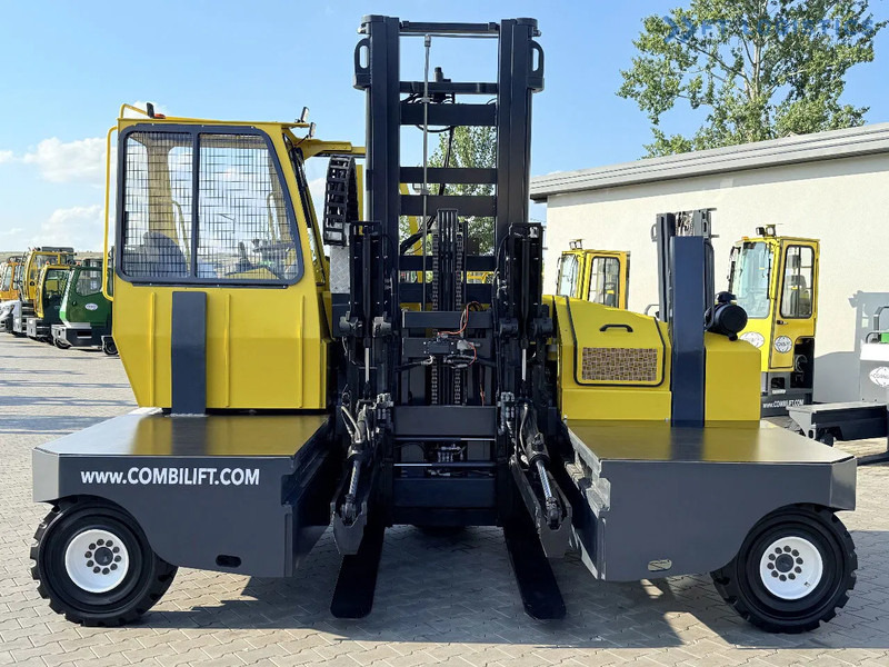 Combilift C6000SR / DUPLEX / 4200MM / LOAD CLAMP ON FORKS / FREE LIFT / DIESEL / POSITIONER / NEW TIRES / LIKE NEW / Wide range of four-wa - Stivuitor cu catarg retractabil, cu schimbare rapidă de direcţie: Foto 3 Combilift C6000SR / DUPLEX / 4200MM / LOAD CLAMP ON FORKS / FREE LIFT / DIESEL / POSITIONER / NEW TIRES / LIKE NEW / Wide range of four-wa - Stivuitor cu catarg retractabil, cu schimbare rapidă de direcţie: Foto 3