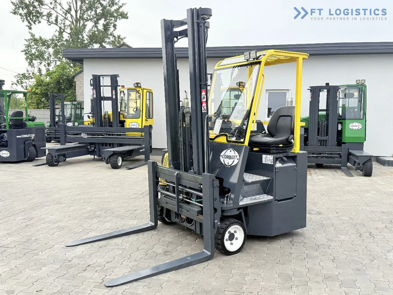 Combilift CB2500 / DUPLEX / 4100MM / DIESEL / FREE LIFT / FORK POSITIONER / SIDE SHIFT / LIKE NEW / Wide range of four-way and side loader - Stivuitor cu catarg retractabil, cu schimbare rapidă de direcţie: Foto 1 Combilift CB2500 / DUPLEX / 4100MM / DIESEL / FREE LIFT / FORK POSITIONER / SIDE SHIFT / LIKE NEW / Wide range of four-way and side loader - Stivuitor cu catarg retractabil, cu schimbare rapidă de direcţie: Foto 1