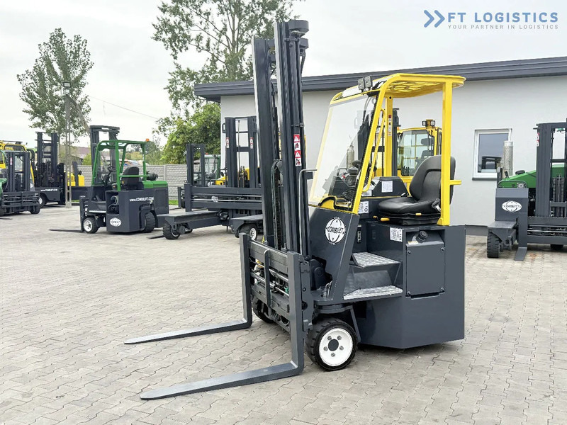 Combilift CB2500 / DUPLEX / 4100MM / DIESEL / FREE LIFT / FORK POSITIONER / SIDE SHIFT / LIKE NEW / Wide range of four-way and side loader - Stivuitor cu catarg retractabil, cu schimbare rapidă de direcţie: Foto 2 Combilift CB2500 / DUPLEX / 4100MM / DIESEL / FREE LIFT / FORK POSITIONER / SIDE SHIFT / LIKE NEW / Wide range of four-way and side loader - Stivuitor cu catarg retractabil, cu schimbare rapidă de direcţie: Foto 2