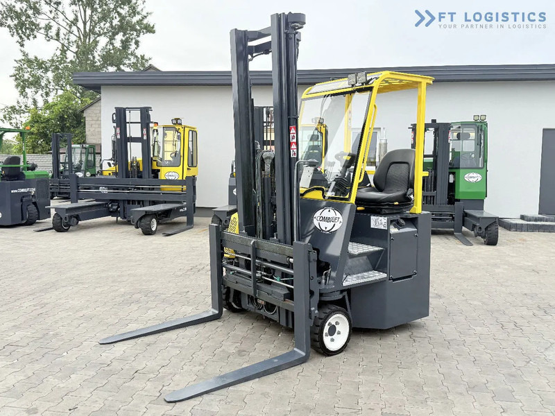 Combilift CB2500 / DUPLEX / 4100MM / DIESEL / FREE LIFT / FORK POSITIONER / SIDE SHIFT / LIKE NEW / Wide range of four-way and side loader - Stivuitor cu catarg retractabil, cu schimbare rapidă de direcţie: Foto 3 Combilift CB2500 / DUPLEX / 4100MM / DIESEL / FREE LIFT / FORK POSITIONER / SIDE SHIFT / LIKE NEW / Wide range of four-way and side loader - Stivuitor cu catarg retractabil, cu schimbare rapidă de direcţie: Foto 3
