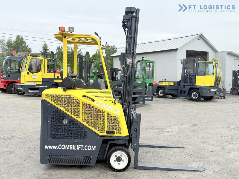 Combilift CB2500 / DUPLEX / 4100MM / DIESEL / FREE LIFT / FORK POSITIONER / SIDE SHIFT / LIKE NEW / Wide range of four-way and side loader - Stivuitor cu catarg retractabil, cu schimbare rapidă de direcţie: Foto 5 Combilift CB2500 / DUPLEX / 4100MM / DIESEL / FREE LIFT / FORK POSITIONER / SIDE SHIFT / LIKE NEW / Wide range of four-way and side loader - Stivuitor cu catarg retractabil, cu schimbare rapidă de direcţie: Foto 5