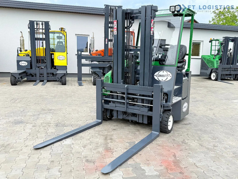 Combilift CB3000 / DIESEL / TRIPLEX 4900MM / FULL FREE LIFT / SIDE SHIFT / FORK POSITIONER / 1500MM FORKS / LIKE NEW CB3000 / DIESEL / TRI - Stivuitor cu catarg retractabil, cu schimbare rapidă de direcţie: Foto 4 Combilift CB3000 / DIESEL / TRIPLEX 4900MM / FULL FREE LIFT / SIDE SHIFT / FORK POSITIONER / 1500MM FORKS / LIKE NEW CB3000 / DIESEL / TRI - Stivuitor cu catarg retractabil, cu schimbare rapidă de direcţie: Foto 4