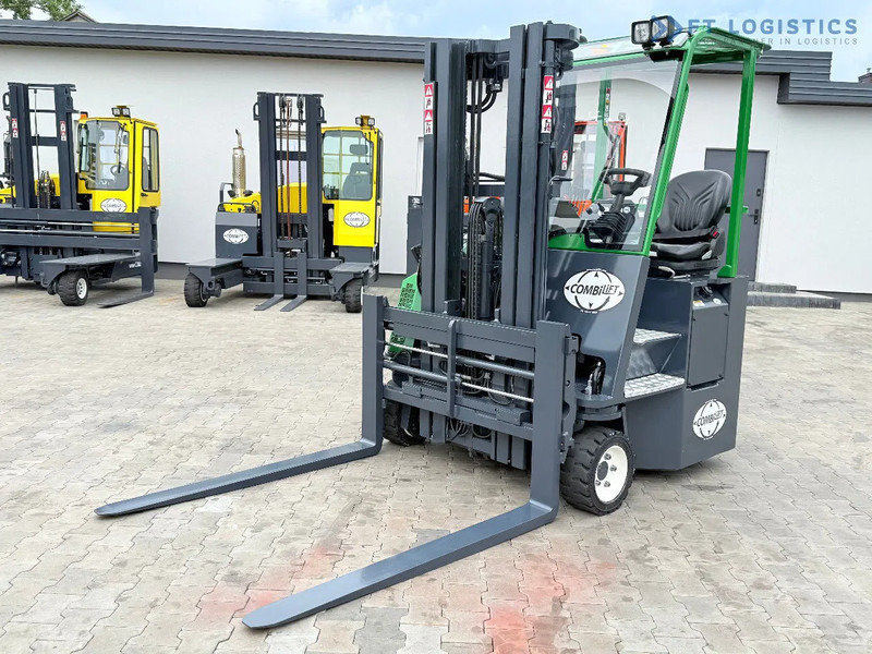 Combilift CB3000 / DIESEL / TRIPLEX 4900MM / FULL FREE LIFT / SIDE SHIFT / FORK POSITIONER / 1500MM FORKS / LIKE NEW CB3000 / DIESEL / TRI - Stivuitor cu catarg retractabil, cu schimbare rapidă de direcţie: Foto 3 Combilift CB3000 / DIESEL / TRIPLEX 4900MM / FULL FREE LIFT / SIDE SHIFT / FORK POSITIONER / 1500MM FORKS / LIKE NEW CB3000 / DIESEL / TRI - Stivuitor cu catarg retractabil, cu schimbare rapidă de direcţie: Foto 3