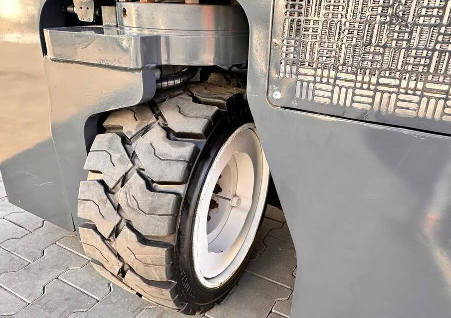 Stivuitor cu catarg retractabil, cu schimbare rapidă de direcţie Combilift CB3000 / LPG / DUPLEX / 4000MM / FREE LIFT / NEW BAND TIRES / LIKE NEW: Foto 12