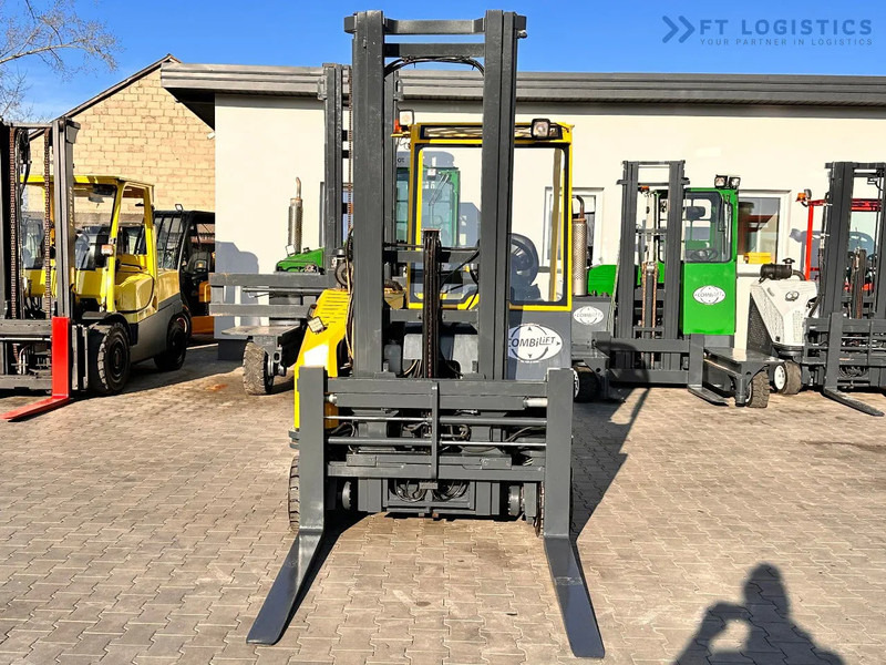 Combilift CB3000 / LPG / DUPLEX / 4000MM / FREE LIFT / NEW TIRES / LIKE NEW CB3000 / LPG / DUPLEX / 4000MM / FREE LIFT / NEW TIRES / LIKE - Stivuitor cu catarg retractabil, cu schimbare rapidă de direcţie: Foto 3 Combilift CB3000 / LPG / DUPLEX / 4000MM / FREE LIFT / NEW TIRES / LIKE NEW CB3000 / LPG / DUPLEX / 4000MM / FREE LIFT / NEW TIRES / LIKE - Stivuitor cu catarg retractabil, cu schimbare rapidă de direcţie: Foto 3