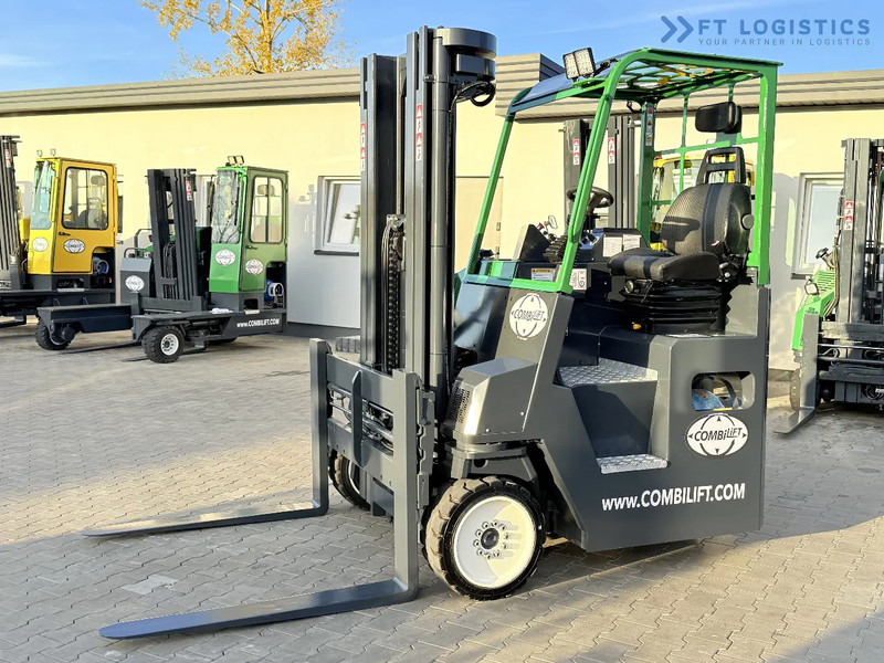 Combilift CB4000 / GAS / TRIPLEX 5200MM / FREE LIFT / FORK POSITIONER / SIDE SHIFT / EXCELLENT CONDITION / Wide range of four-way and side - Stivuitor cu catarg retractabil, cu schimbare rapidă de direcţie: Foto 2 Combilift CB4000 / GAS / TRIPLEX 5200MM / FREE LIFT / FORK POSITIONER / SIDE SHIFT / EXCELLENT CONDITION / Wide range of four-way and side - Stivuitor cu catarg retractabil, cu schimbare rapidă de direcţie: Foto 2