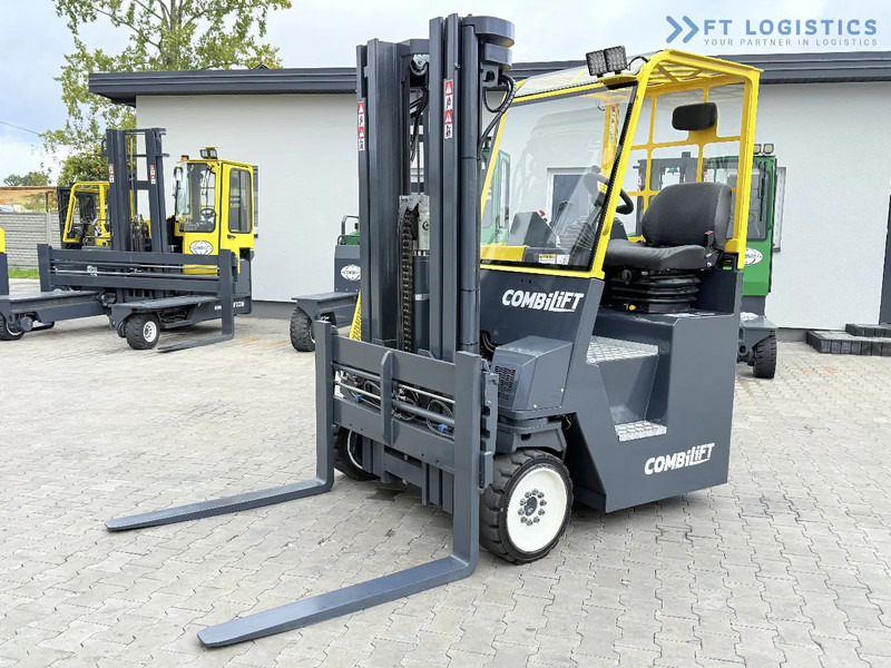 Combilift CB4000 / GAS / TRIPLEX 5200MM / FREE LIFT / FORK POSITIONER / SIDE SHIFT / EXCELLENT CONDITION / Wide range of four-way and side - Stivuitor cu catarg retractabil, cu schimbare rapidă de direcţie: Foto 1 Combilift CB4000 / GAS / TRIPLEX 5200MM / FREE LIFT / FORK POSITIONER / SIDE SHIFT / EXCELLENT CONDITION / Wide range of four-way and side - Stivuitor cu catarg retractabil, cu schimbare rapidă de direcţie: Foto 1