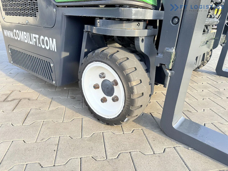 Combilift Combilift C2500CB / TRIPLEX / 5500MM / FREE LIFT / DIESEL / ONLY 3768 MTH / FORK POSITIONER / SIDE SHIFT / NEW TYRES / LIKE NEW - Stivuitor cu catarg retractabil, cu schimbare rapidă de direcţie: Foto 5 Combilift Combilift C2500CB / TRIPLEX / 5500MM / FREE LIFT / DIESEL / ONLY 3768 MTH / FORK POSITIONER / SIDE SHIFT / NEW TYRES / LIKE NEW - Stivuitor cu catarg retractabil, cu schimbare rapidă de direcţie: Foto 5