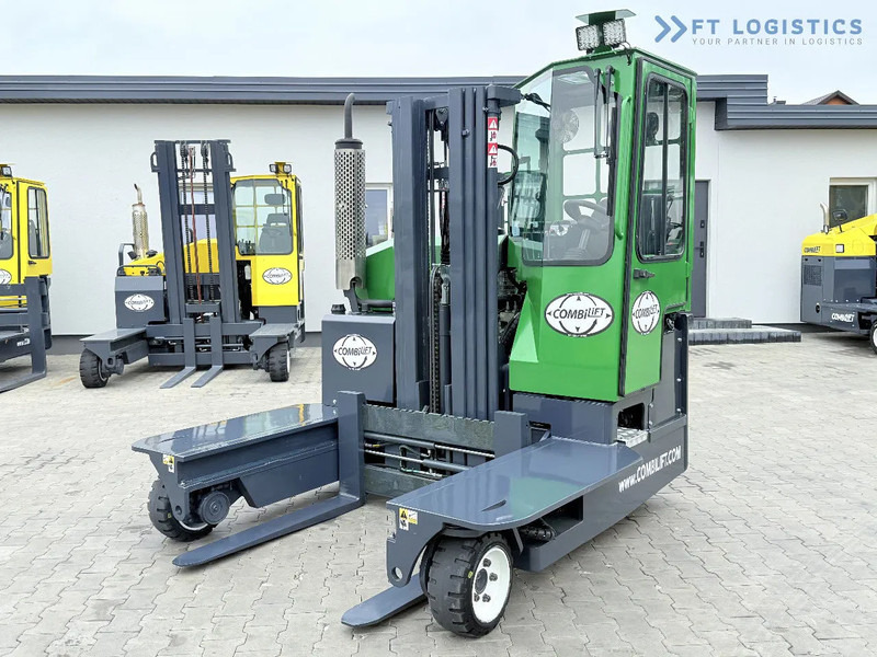 Combilift Combilift C3000 / DIESEL / TRIPLEX 4900MM / FREE LIFT / FORK POSITIONER / HEATING / FULL CABIN / PERFECT CONDITION / Wide range - Stivuitor cu catarg retractabil, cu schimbare rapidă de direcţie: Foto 4 Combilift Combilift C3000 / DIESEL / TRIPLEX 4900MM / FREE LIFT / FORK POSITIONER / HEATING / FULL CABIN / PERFECT CONDITION / Wide range - Stivuitor cu catarg retractabil, cu schimbare rapidă de direcţie: Foto 4