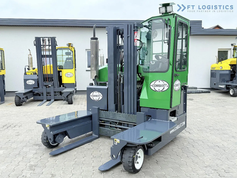 Combilift Combilift C3000 / DIESEL / TRIPLEX 4900MM / FREE LIFT / FORK POSITIONER / HEATING / FULL CABIN / PERFECT CONDITION / Wide range - Stivuitor cu catarg retractabil, cu schimbare rapidă de direcţie: Foto 3 Combilift Combilift C3000 / DIESEL / TRIPLEX 4900MM / FREE LIFT / FORK POSITIONER / HEATING / FULL CABIN / PERFECT CONDITION / Wide range - Stivuitor cu catarg retractabil, cu schimbare rapidă de direcţie: Foto 3