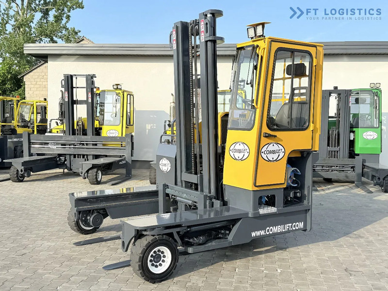 Combilift Combilift FOUR-WAY MULTIDIRECTIONAL FORKLIFT C4000 / GAS / DUPLEX 4500MM / ONLY 6604 HOURS / SIDE SHIFT / FULL CABIN / PERFECT C - Stivuitor cu catarg retractabil, cu schimbare rapidă de direcţie: Foto 2 Combilift Combilift FOUR-WAY MULTIDIRECTIONAL FORKLIFT C4000 / GAS / DUPLEX 4500MM / ONLY 6604 HOURS / SIDE SHIFT / FULL CABIN / PERFECT C - Stivuitor cu catarg retractabil, cu schimbare rapidă de direcţie: Foto 2