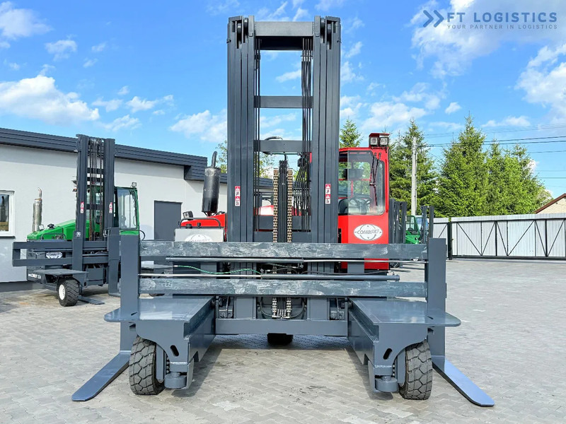 Combilift Combilift Wózki 4-kierunkowe C8000 / GAS / TRIPLEX 8300 / WIDE FORK POSITIRONER / FREE-LIFT / A comprehensive range of four-way - Stivuitor cu catarg retractabil, cu schimbare rapidă de direcţie: Foto 4 Combilift Combilift Wózki 4-kierunkowe C8000 / GAS / TRIPLEX 8300 / WIDE FORK POSITIRONER / FREE-LIFT / A comprehensive range of four-way - Stivuitor cu catarg retractabil, cu schimbare rapidă de direcţie: Foto 4