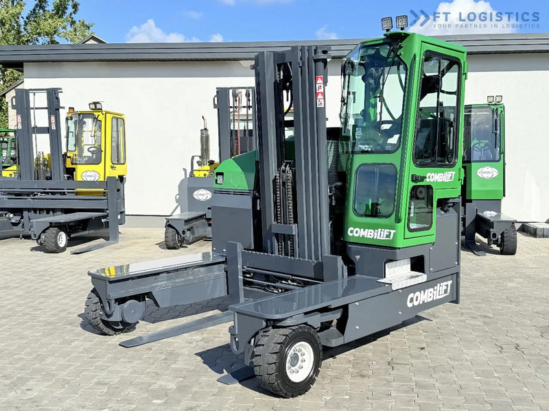 Combilift FOUR-WAY / MULTI-DIRECTIONAL FORKLIFT C4500 / DIESEL / TRIPLEX 4900MM / ONLY 4160 WORKING HOURS / FORK POSITIONER / FULL CABIN W - Stivuitor cu catarg retractabil, cu schimbare rapidă de direcţie: Foto 2 Combilift FOUR-WAY / MULTI-DIRECTIONAL FORKLIFT C4500 / DIESEL / TRIPLEX 4900MM / ONLY 4160 WORKING HOURS / FORK POSITIONER / FULL CABIN W - Stivuitor cu catarg retractabil, cu schimbare rapidă de direcţie: Foto 2
