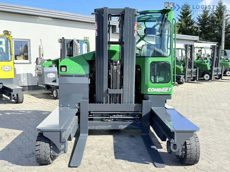 Combilift FOUR-WAY / MULTI-DIRECTIONAL FORKLIFT C4500 / DIESEL / TRIPLEX 4900MM / ONLY 4160 WORKING HOURS / FORK POSITIONER / FULL CABIN W - Stivuitor cu catarg retractabil, cu schimbare rapidă de direcţie: Foto 4 Combilift FOUR-WAY / MULTI-DIRECTIONAL FORKLIFT C4500 / DIESEL / TRIPLEX 4900MM / ONLY 4160 WORKING HOURS / FORK POSITIONER / FULL CABIN W - Stivuitor cu catarg retractabil, cu schimbare rapidă de direcţie: Foto 4