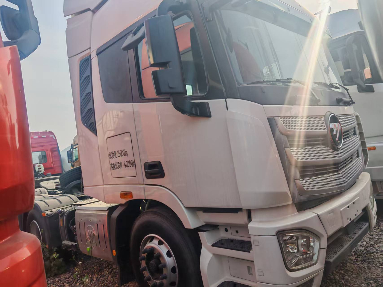 Auman 6×4 - Remorcă şasiu: Foto 1 Auman 6×4 - Remorcă şasiu: Foto 1