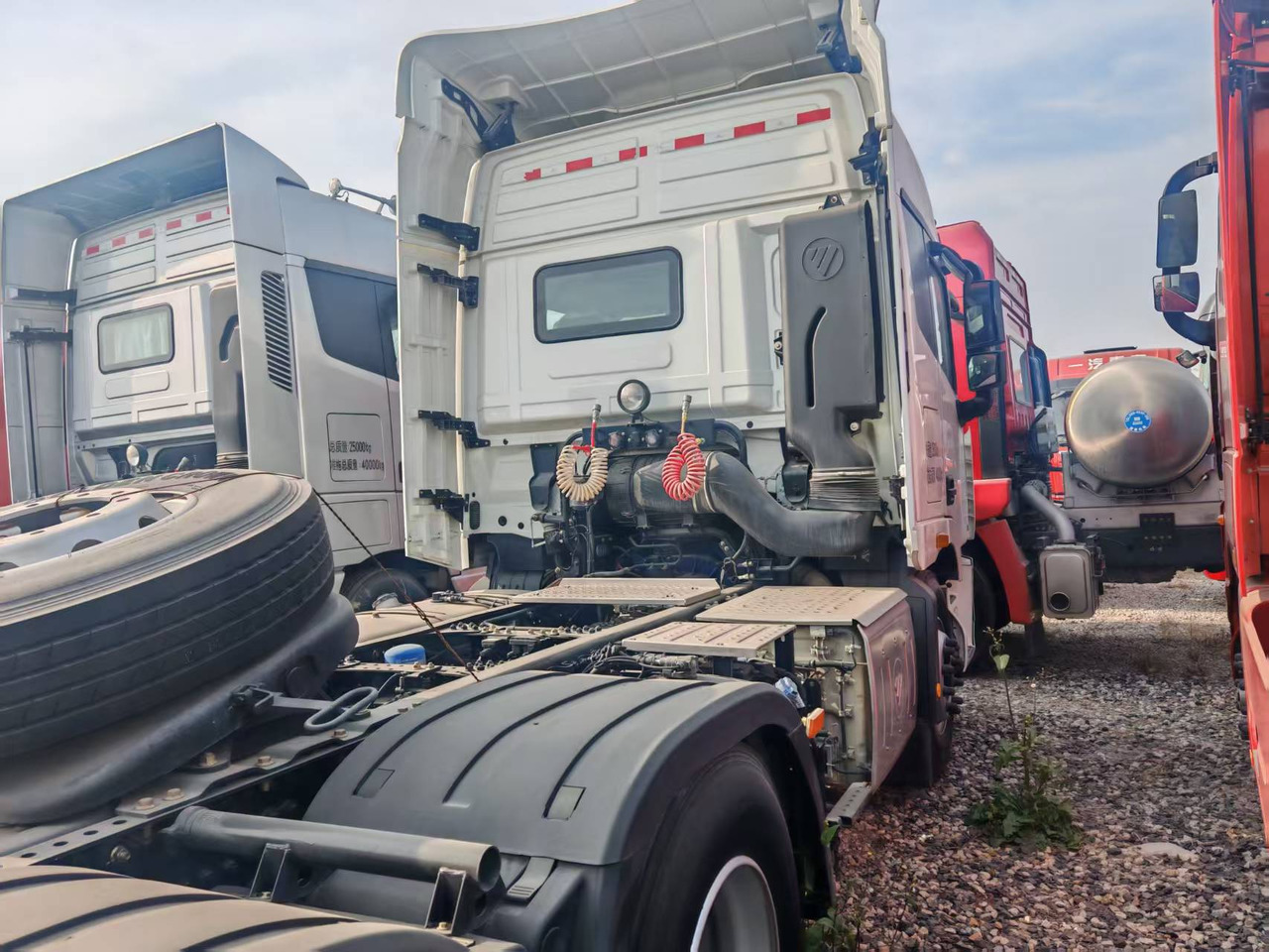 Auman 6×4 - Remorcă şasiu: Foto 5 Auman 6×4 - Remorcă şasiu: Foto 5