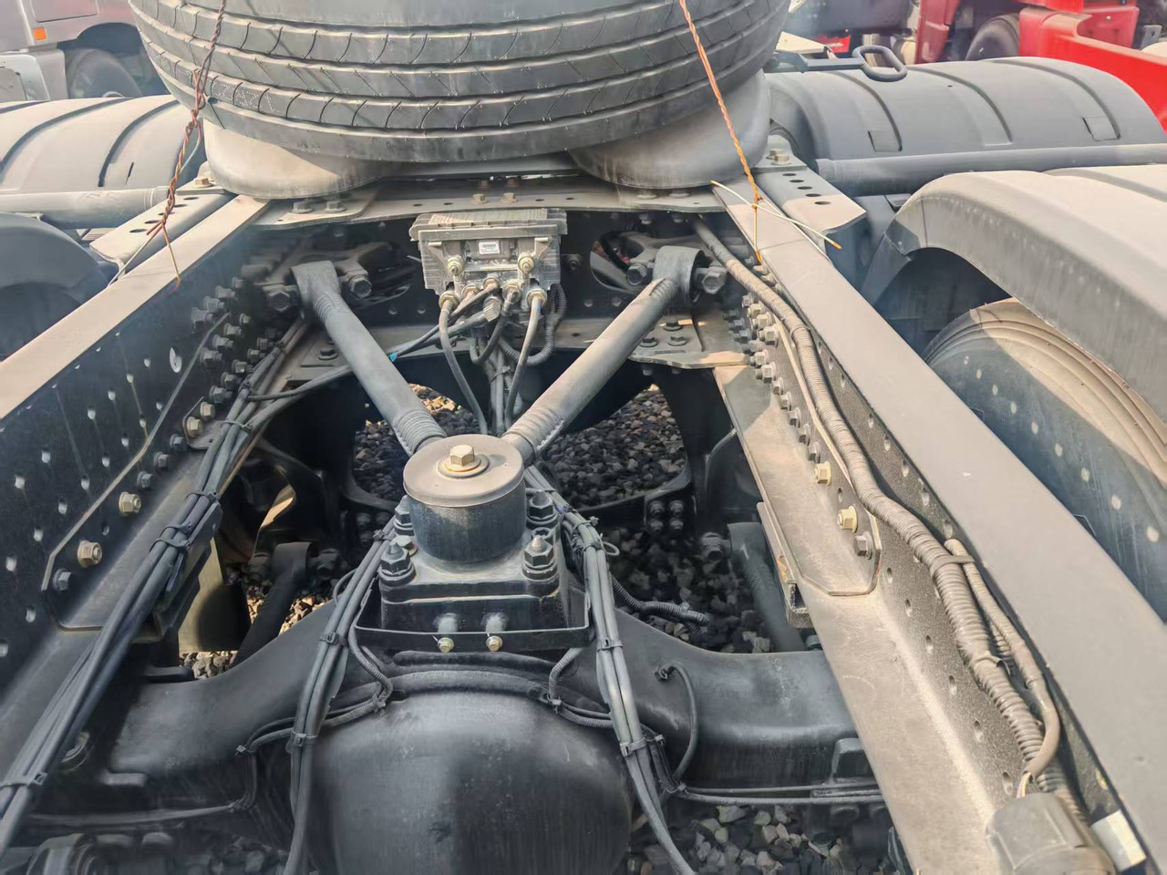 Auman 6×4 - Remorcă şasiu: Foto 4 Auman 6×4 - Remorcă şasiu: Foto 4