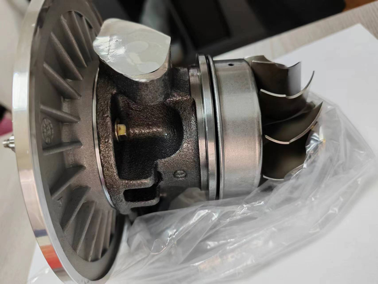 CENTER HOUSING turbo core GA447450-5022 HOUSING ASS'Y - Turbocompresor pentru Excavator: Foto 1 CENTER HOUSING turbo core GA447450-5022 HOUSING ASS'Y - Turbocompresor pentru Excavator: Foto 1