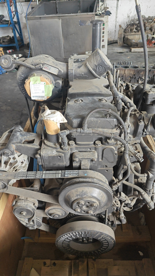 Cummins QSB6.7 - Motor pentru Excavator: Foto 1 Cummins QSB6.7 - Motor pentru Excavator: Foto 1