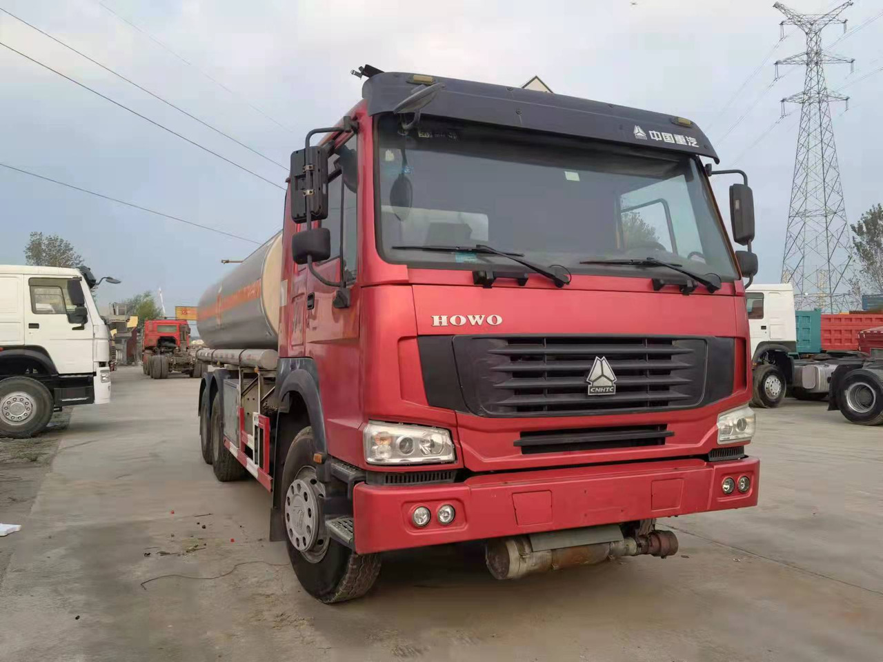 HOWO 20 cubic meters - Camion cisternă: Foto 2 HOWO 20 cubic meters - Camion cisternă: Foto 2