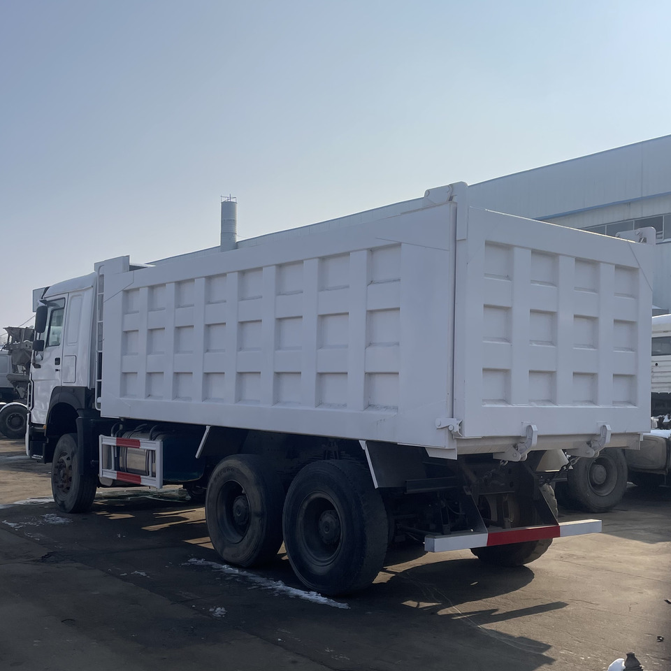 HOWO 6*4 DUMP TRUCK - Camion basculantă: Foto 4 HOWO 6*4 DUMP TRUCK - Camion basculantă: Foto 4