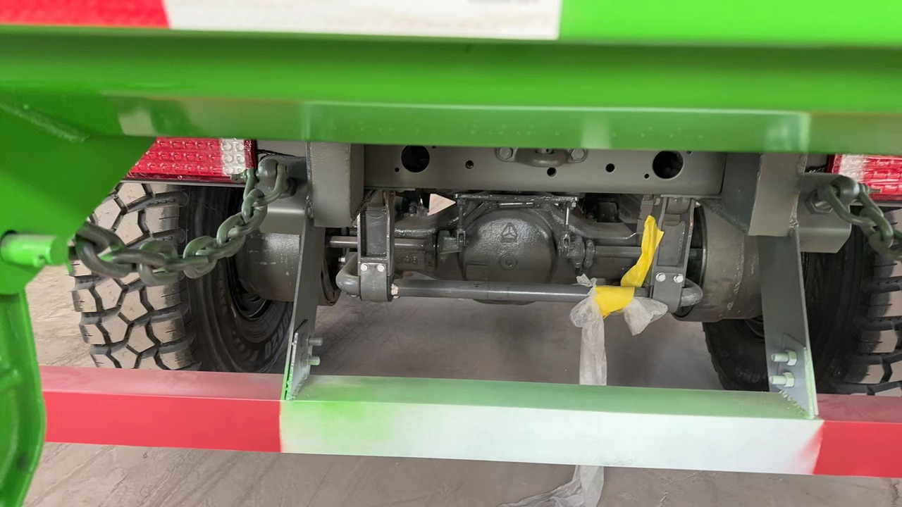 HOWO 6*6 dump truck - Camion basculantă: Foto 4 HOWO 6*6 dump truck - Camion basculantă: Foto 4