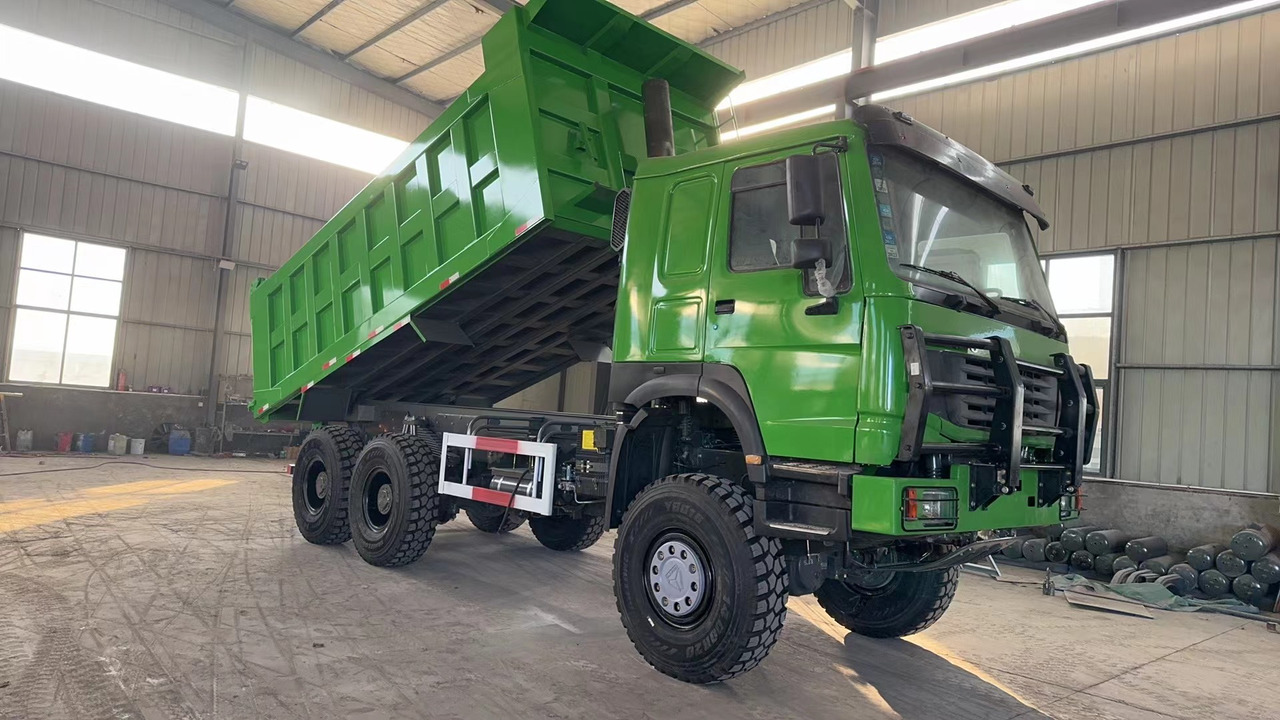 HOWO 6*6 dump truck - Camion basculantă: Foto 1 HOWO 6*6 dump truck - Camion basculantă: Foto 1