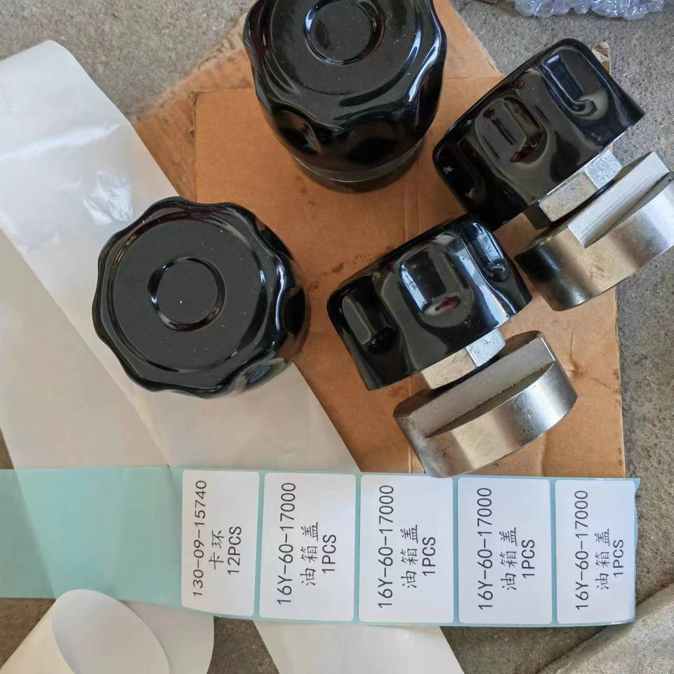 KOMATSU 16Y-60-17000 - Rezervor combustibil pentru Excavator: Foto 1 KOMATSU 16Y-60-17000 - Rezervor combustibil pentru Excavator: Foto 1