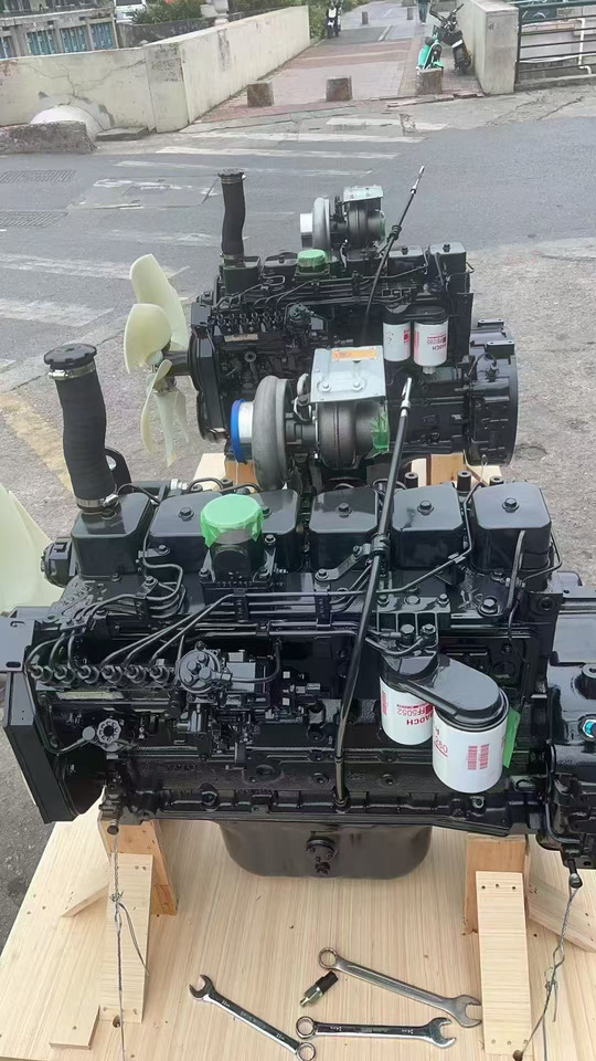 KOMATSU 6D102E - Motor pentru Excavator: Foto 2 KOMATSU 6D102E - Motor pentru Excavator: Foto 2