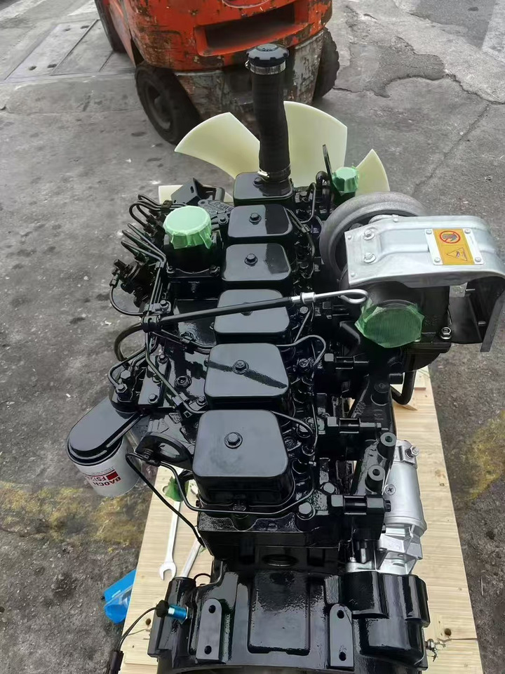 KOMATSU 6D102E - Motor pentru Excavator: Foto 2 KOMATSU 6D102E - Motor pentru Excavator: Foto 2