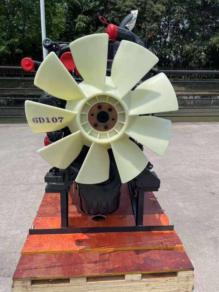 KOMATSU 6D107E-1 - Motor pentru Excavator: Foto 4 KOMATSU 6D107E-1 - Motor pentru Excavator: Foto 4