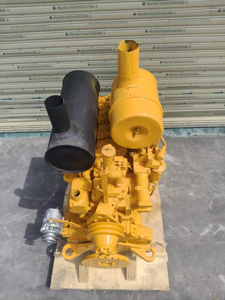 KOMATSU 6D125E-1 - Motor pentru Buldozer: Foto 3 KOMATSU 6D125E-1 - Motor pentru Buldozer: Foto 3