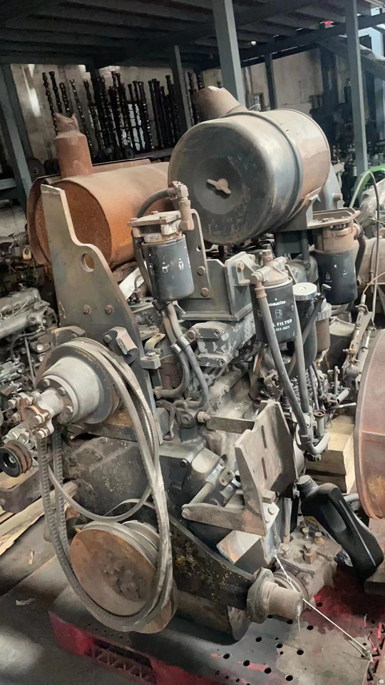 KOMATSU 6D125E-2 - Motor pentru Încărcător: Foto 3 KOMATSU 6D125E-2 - Motor pentru Încărcător: Foto 3