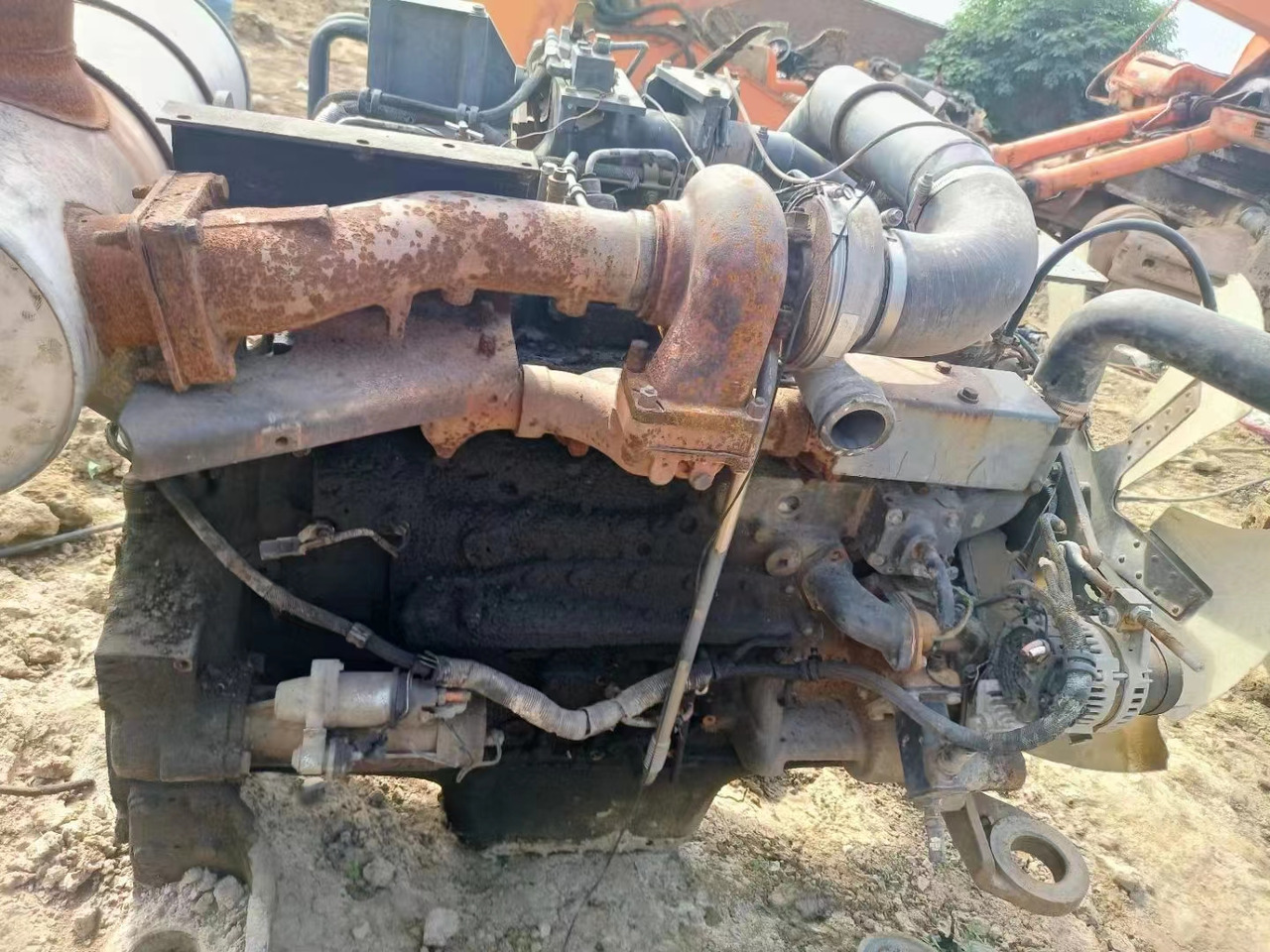 KOMATSU 6D125E-3 - Motor pentru Buldozer: Foto 2 KOMATSU 6D125E-3 - Motor pentru Buldozer: Foto 2