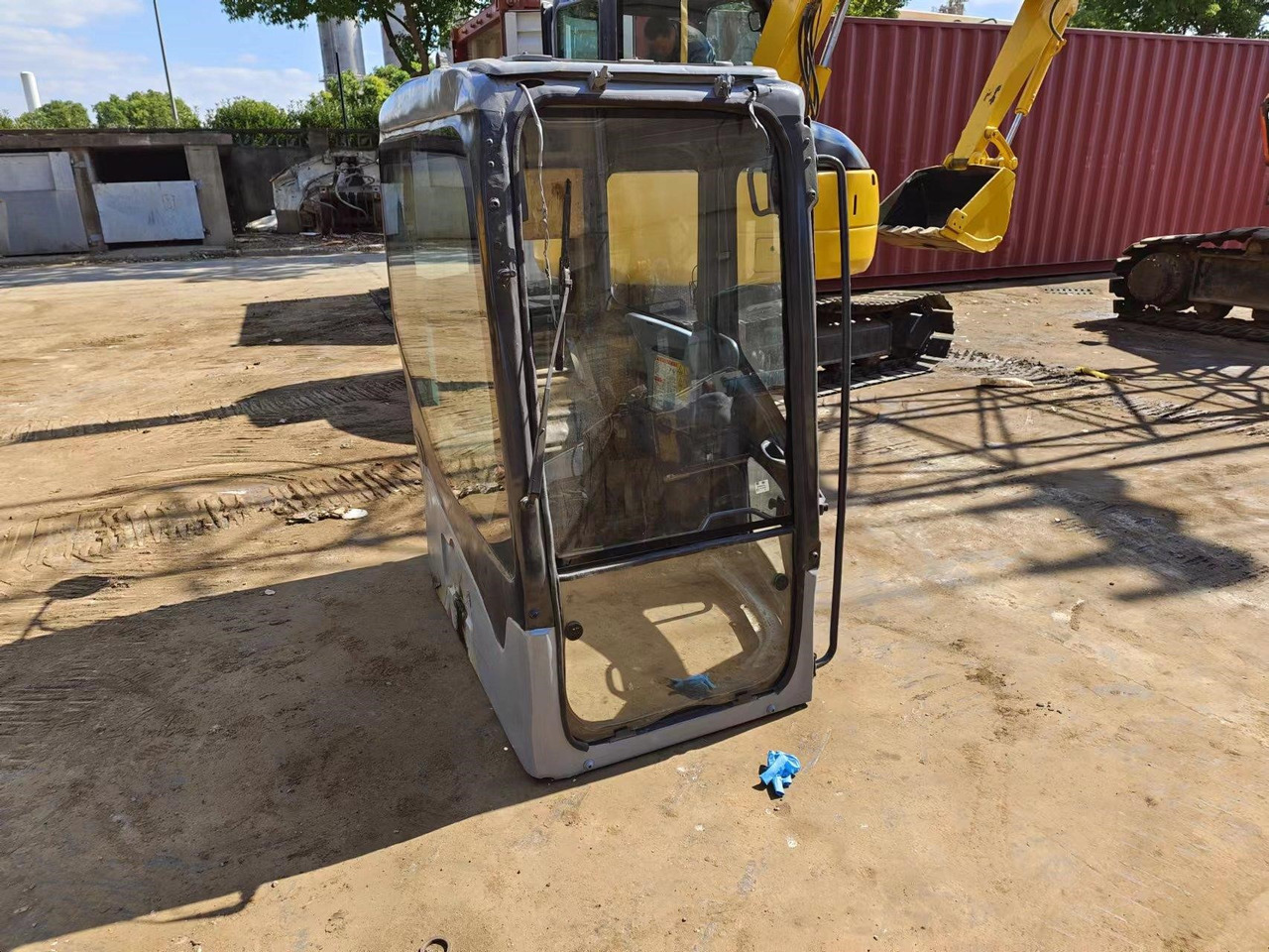 KOMATSU PC78US-6 - Cabină pentru Excavator: Foto 3 KOMATSU PC78US-6 - Cabină pentru Excavator: Foto 3