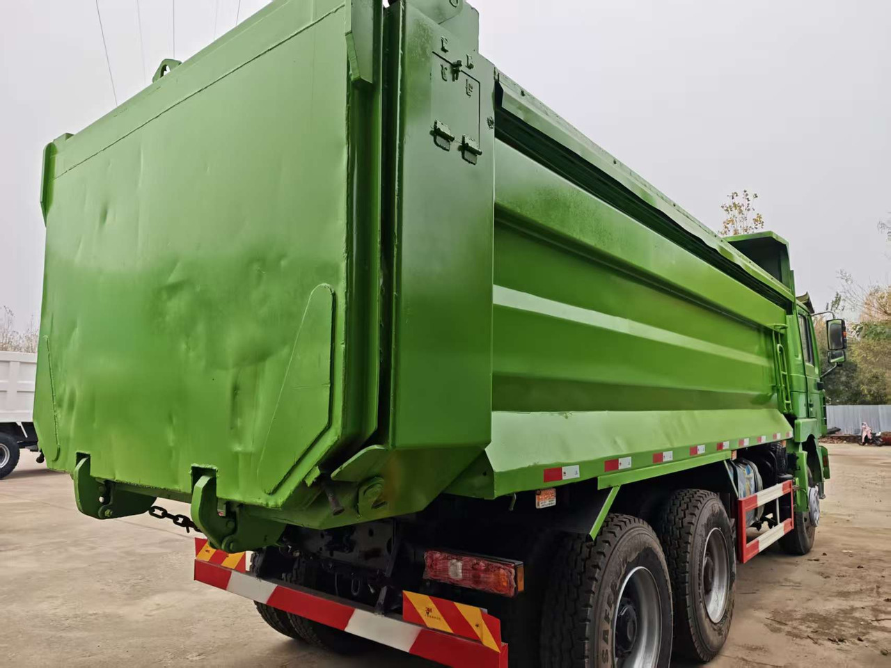 SHACMAN F3000 - Camion cisternă: Foto 5 SHACMAN F3000 - Camion cisternă: Foto 5