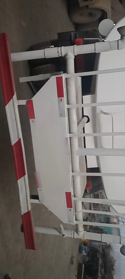 SINOTRUK 20 cubic meters tank - Camion cisternă: Foto 4 SINOTRUK 20 cubic meters tank - Camion cisternă: Foto 4