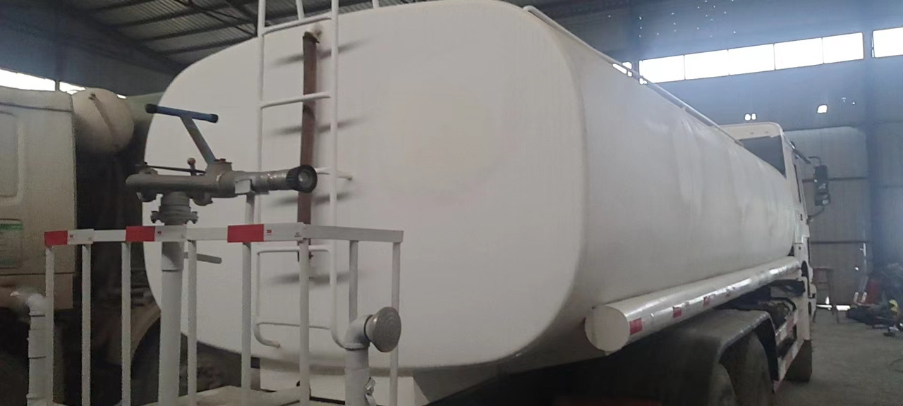Leasing de SINOTRUK 20 cubic meters tank SINOTRUK 20 cubic meters tank: Foto 7 Leasing de SINOTRUK 20 cubic meters tank SINOTRUK 20 cubic meters tank: Foto 7