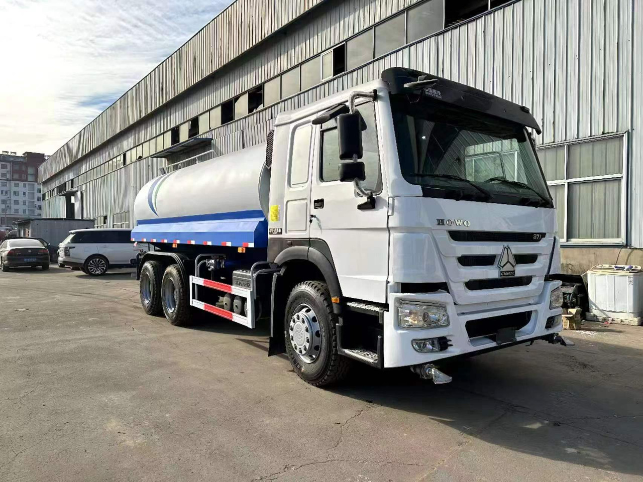 SINOTRUK HOWO 371 20 cubic meter  sprinkler - Camion transport containere/ Swap body: Foto 1 SINOTRUK HOWO 371 20 cubic meter  sprinkler - Camion transport containere/ Swap body: Foto 1