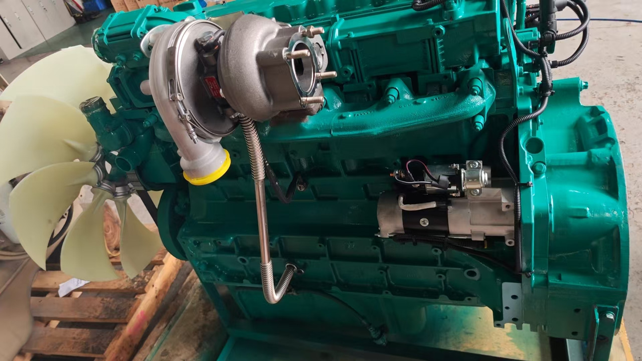 VOLVO D7E - Motor pentru Excavator: Foto 2 VOLVO D7E - Motor pentru Excavator: Foto 2