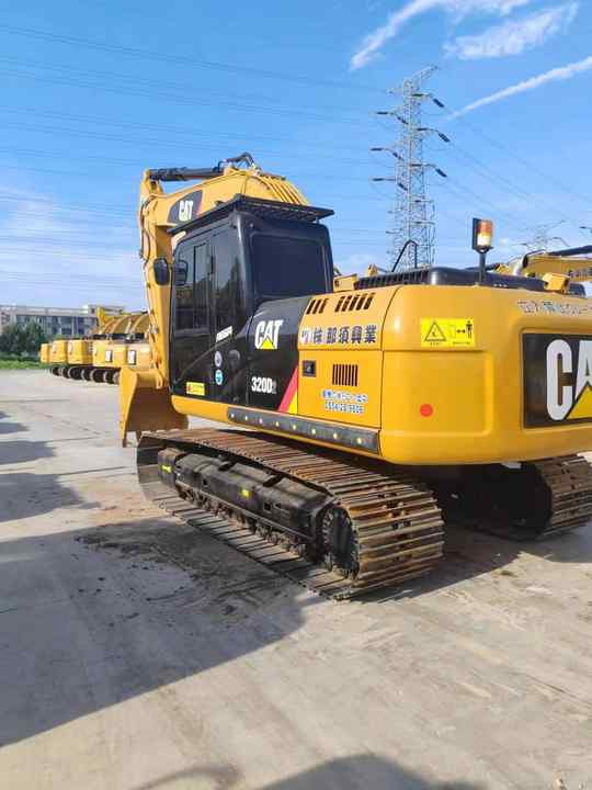 Durable Second Hand Machine Original Used Caterpillar Excavator CAT 330D2 USED 329D2 320D2 325D 315D Excavator - Excavator pe şenile: Foto 4 Durable Second Hand Machine Original Used Caterpillar Excavator CAT 330D2 USED 329D2 320D2 325D 315D Excavator - Excavator pe şenile: Foto 4