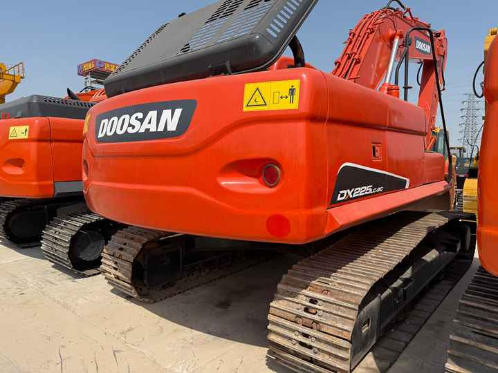 Heavy-Duty Doosan DX225LC-9C Excavator for Mining & Construction - Well-Maintained, Warranty Included - Excavator pe şenile: Foto 4 Heavy-Duty Doosan DX225LC-9C Excavator for Mining & Construction - Well-Maintained, Warranty Included - Excavator pe şenile: Foto 4