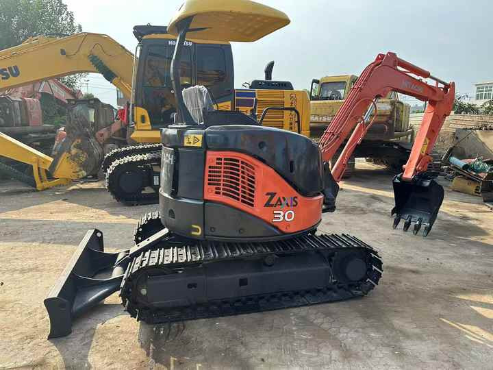 Mini 3-Ton Excavator used Hitachi ZX30 excavator with Excellent Performance and Low Price for sale! - Excavator: Foto 3 Mini 3-Ton Excavator used Hitachi ZX30 excavator with Excellent Performance and Low Price for sale! - Excavator: Foto 3
