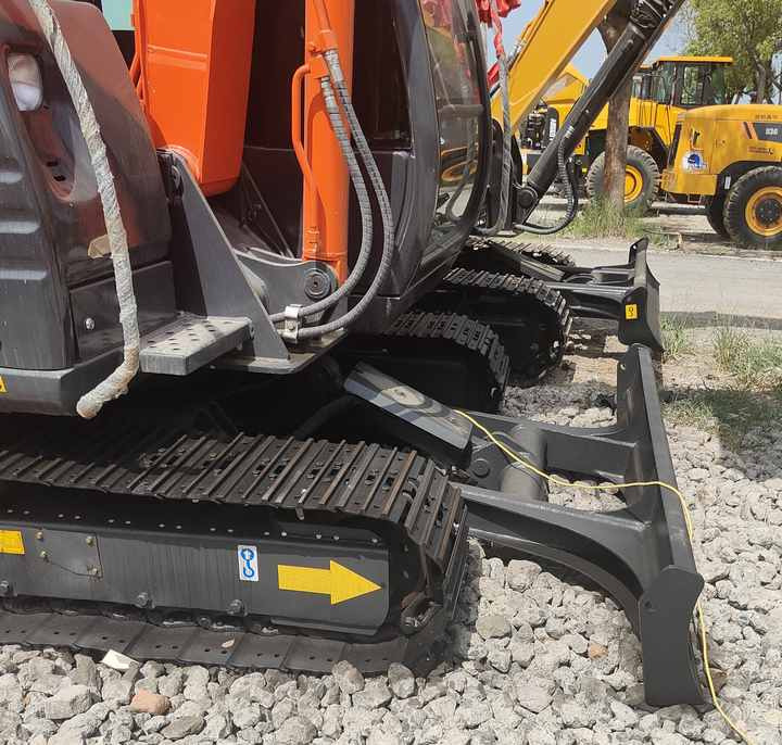 Original Japan Hitachi ZX60 Excavator Hitachi Excavator in Low Price for Hot Sale - Excavator pe şenile: Foto 5 Original Japan Hitachi ZX60 Excavator Hitachi Excavator in Low Price for Hot Sale - Excavator pe şenile: Foto 5