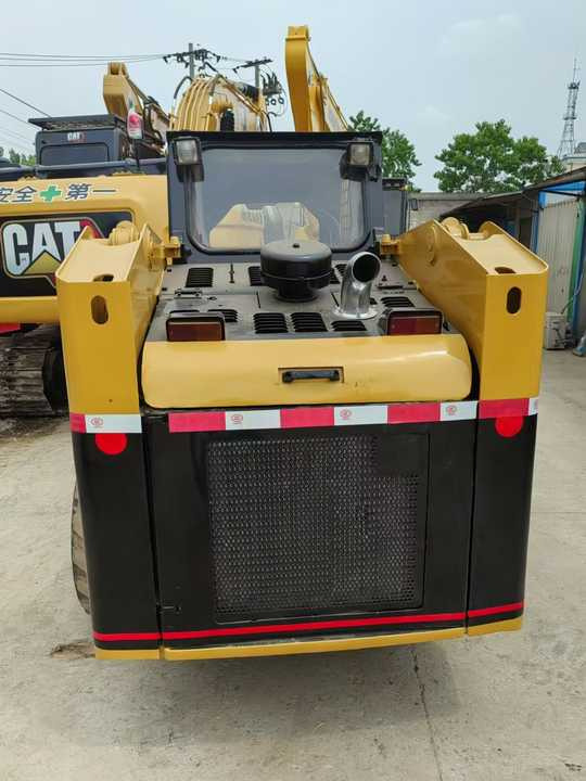 Used Caterpillar 226b Skid Steer with Excellent Performance on Sale Road Working Equipment - Mini încărcător: Foto 3 Used Caterpillar 226b Skid Steer with Excellent Performance on Sale Road Working Equipment - Mini încărcător: Foto 3