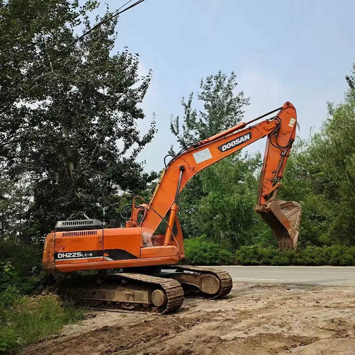 Used Digger DOOSAN DH225 Construction Machinery Construction Digger Used DOOSAN DH225 Cheap Excavator - Excavator pe şenile: Foto 1 Used Digger DOOSAN DH225 Construction Machinery Construction Digger Used DOOSAN DH225 Cheap Excavator - Excavator pe şenile: Foto 1