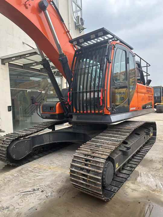 Used Digger DOOSAN DX300 Construction Machinery Construction Digger Used DOOSAN DX300 Cheap Excavator - Excavator pe şenile: Foto 3 Used Digger DOOSAN DX300 Construction Machinery Construction Digger Used DOOSAN DX300 Cheap Excavator - Excavator pe şenile: Foto 3