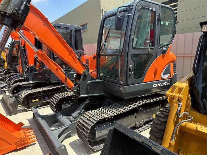 Used Digger DOOSAN DX55 Construction Machinery Construction Digger Used DOOSAN DX55 Cheap Excavator - Excavator pe şenile: Foto 3 Used Digger DOOSAN DX55 Construction Machinery Construction Digger Used DOOSAN DX55 Cheap Excavator - Excavator pe şenile: Foto 3